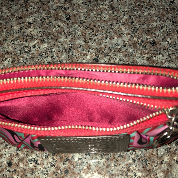 Coach wristlet - Picture 4 of 4
